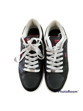 Levi's men's black leather sneakers size 91/2. In EUC